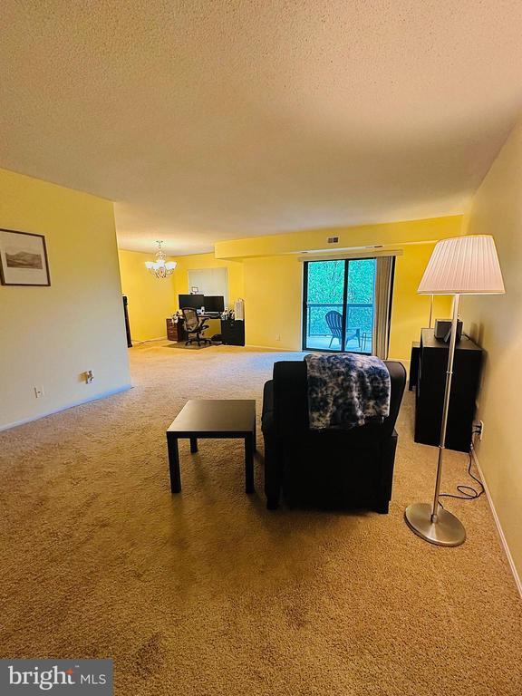 Building Photo - 8370 Greensboro Dr Unit 404