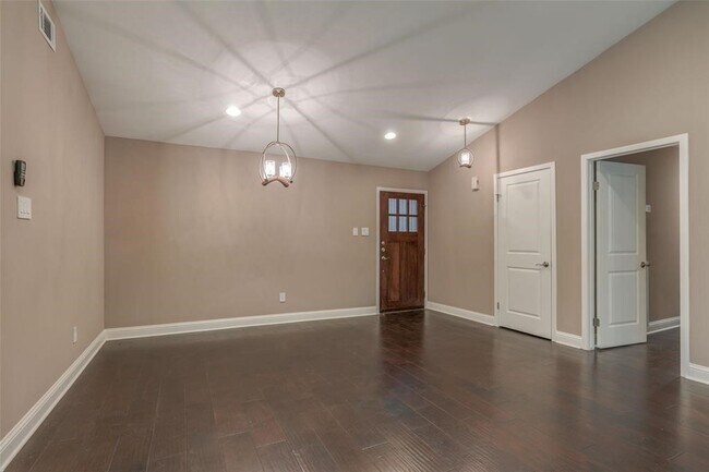 Photo - 144 S Deerfoot Cir