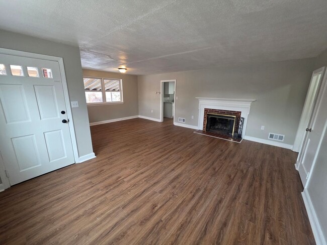 Photo - 8 W Chestnut Hill Rd