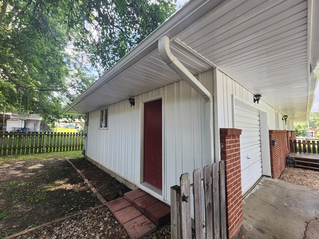 Photo - 114 N Chase St