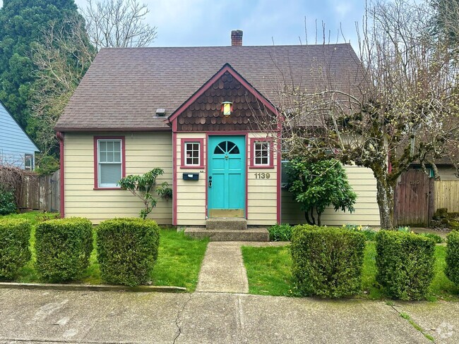 Building Photo - 3 Bedroom 2 Bath McMinnville OR Rental