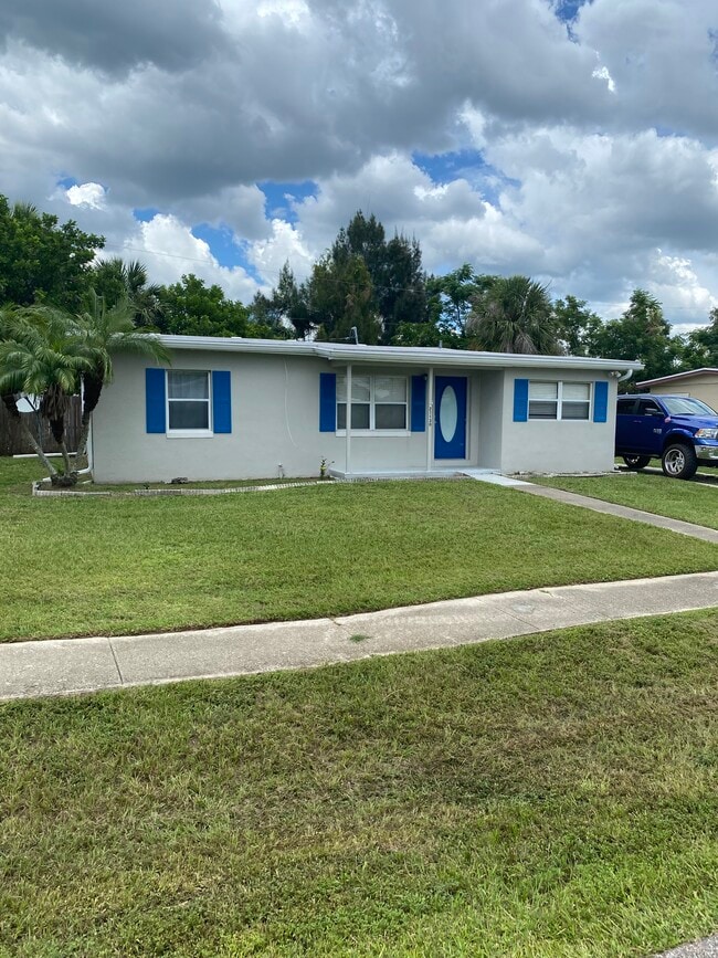 Building Photo - 21130 Bersell Ave Rental