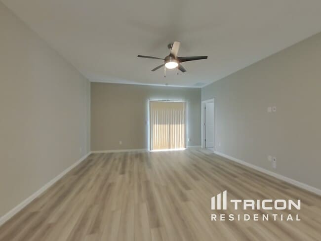 Photo - 2885 Grand Finale St