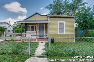 Photo - 631 Rochambeau St House