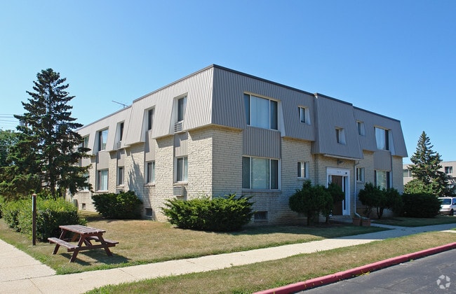 Photo - Durand Plaza