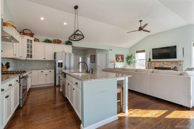 Photo - 861 Lattintown Rd