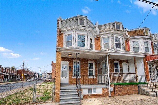 Photo - 203 N DuPont St