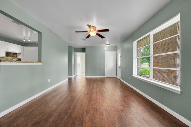 Photo - 417 E Lindbergh Blvd