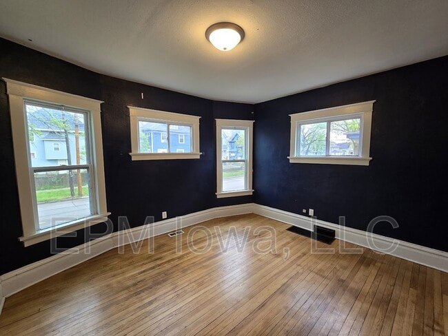 Photo - 1500 4th Ave SE