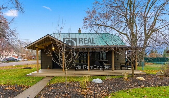 809 3rd Ave W