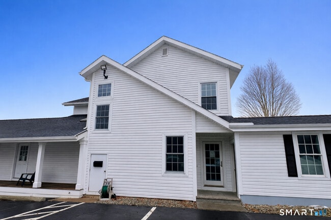 Building Photo - 435 Foxon Rd