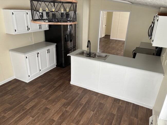 Building Photo - 3 Bedroom, 2 Bathroom Manufactured Home