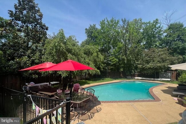 Photo - 311 N Lee St