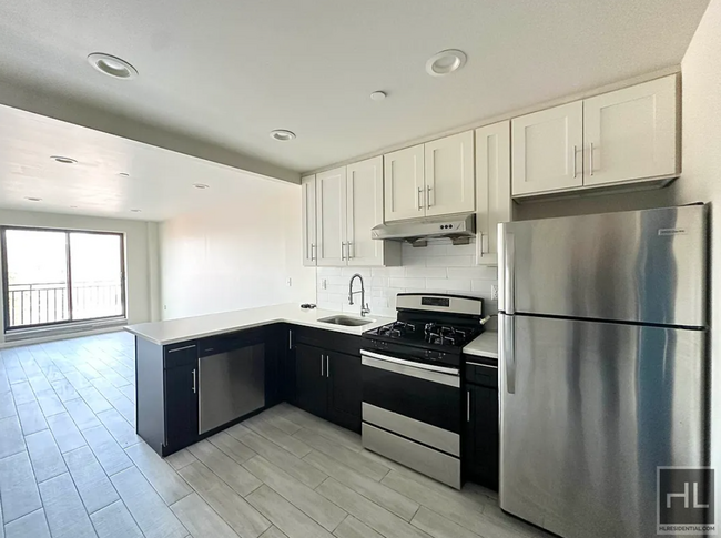 ROOSEVELT AVENUE - ROOSEVELT AVENUE Apartment Unit 5B