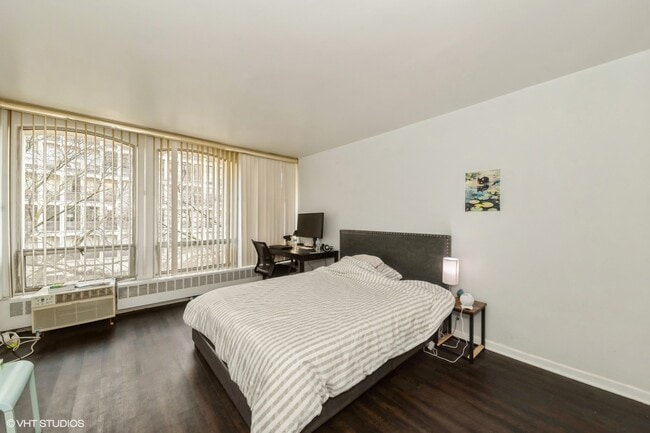 Building Photo - 1400 E 55th Pl Unit 208S Rental