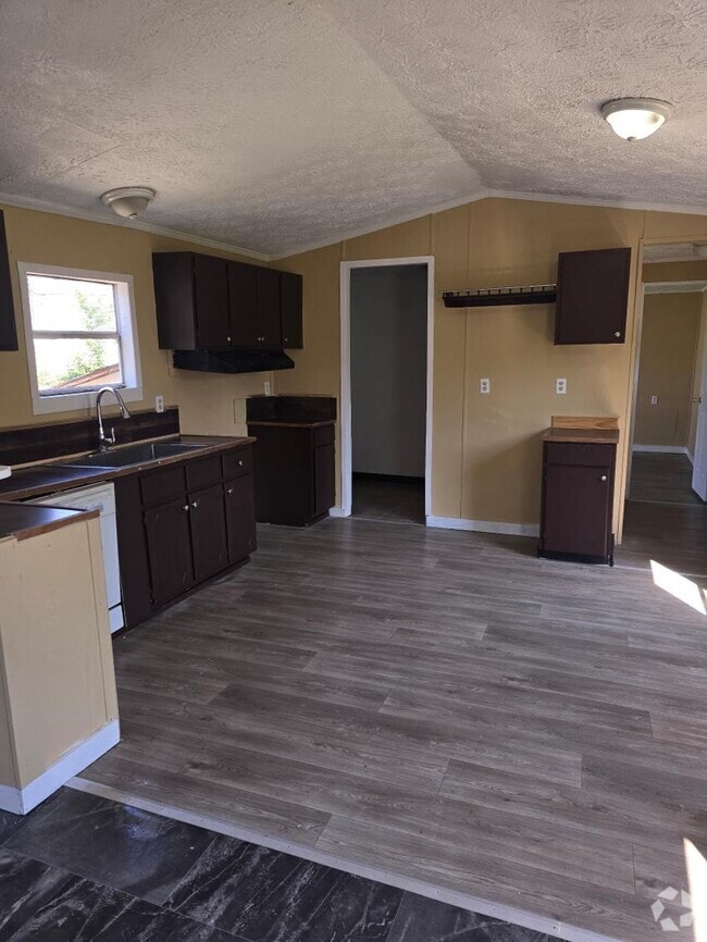 Building Photo - Hidden Acres Park. Unit 5 Rental