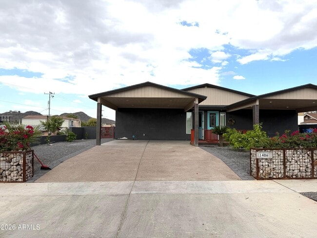 Building Photo - 1406 E Cinnabar Ave