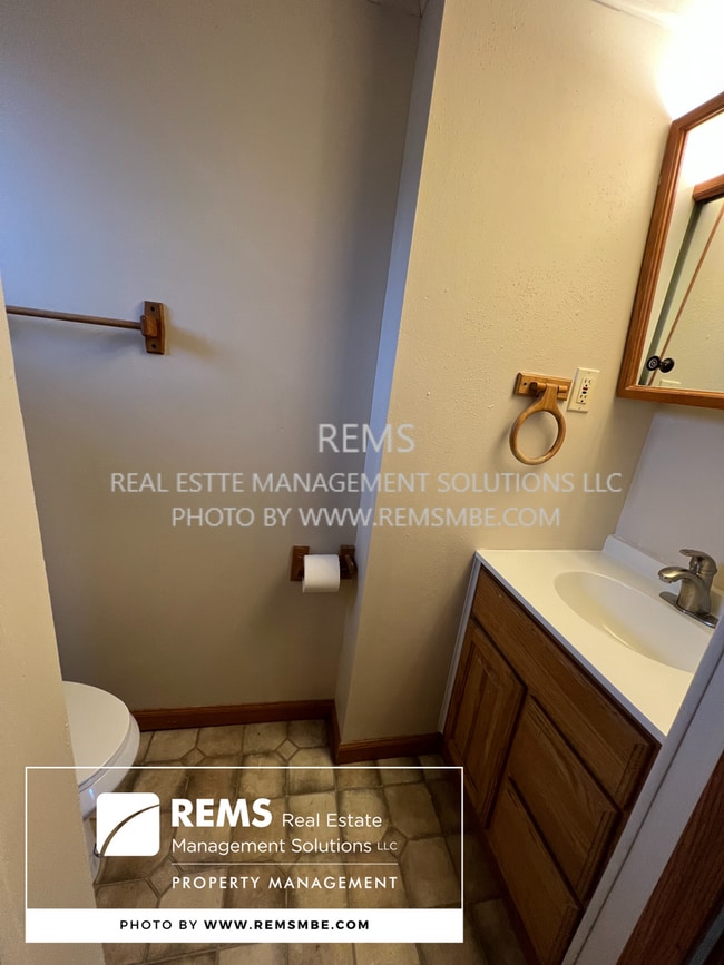 Photo - 151 W Adams St