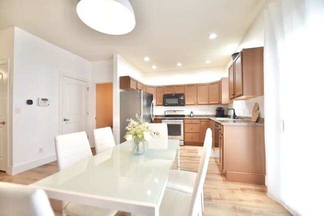 Photo - Charming 3 Bedroom, 2.5 Bathroom Home Fully Furnished in Benton Harbor Close to Lake Michigan and...