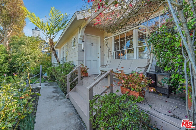 3331 Bennett Dr