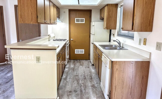 Photo - 2-Bedroom Condo with Laundry Hookups / Pet... Unit D