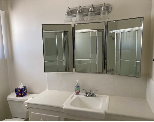 Photo - 333 W 33rd St