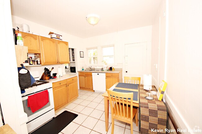 Building Photo - 11 Breck Ave Unit #2 Rental