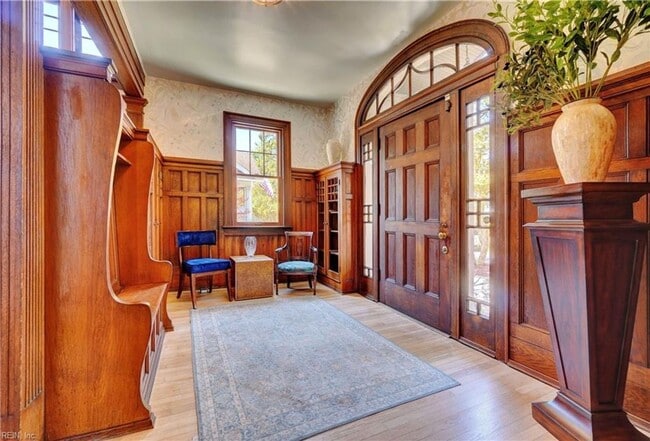 Photo - LARCHMONT