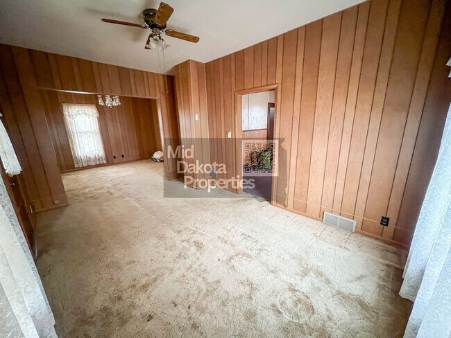 Photo - 101 W Wisconsin St