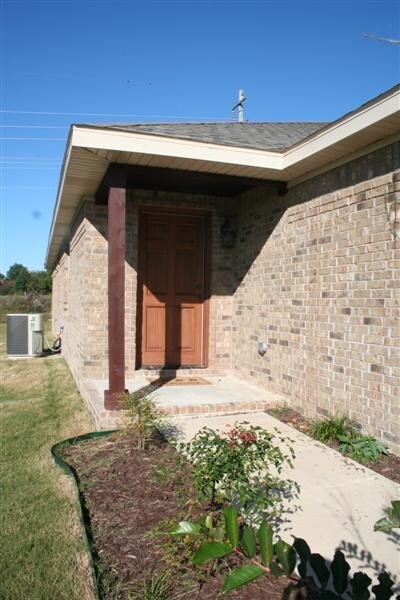 Photo - 2857 N Seneca Ave