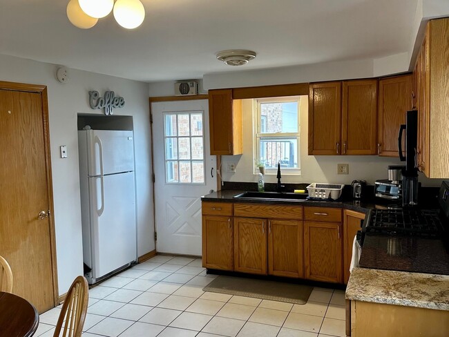 Photo - 915 E Oakton St