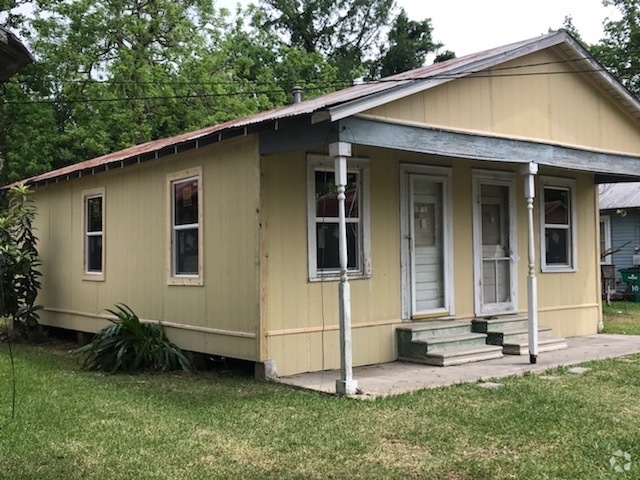 Building Photo - 110 oak st Rental