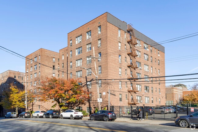 Photo - 530 Riverdale Ave