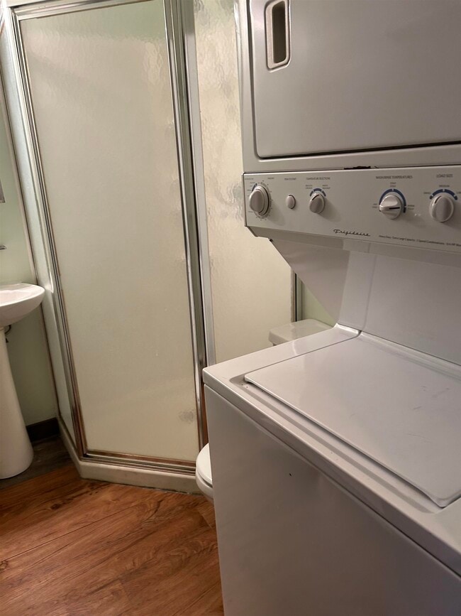 Photo - 213 Spotswood Ln