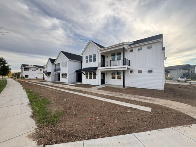 Building Photo - 1811 Bounty Dr Unit 2