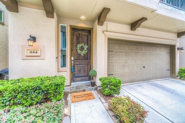 Photo - 444 N Live Oak St