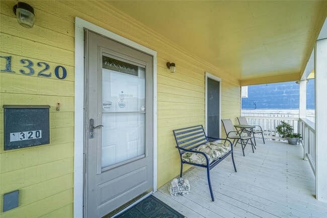 Photo - 1320 Avenue L