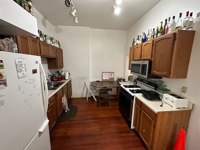 Photo - 6 Bedroom House Available Next to UC Campus