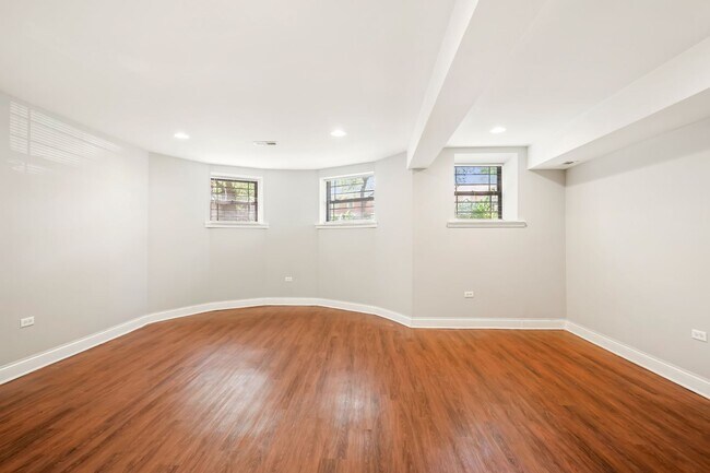 Photo - 4129 S Michigan Ave Unit 4129 S. Michigan Ave