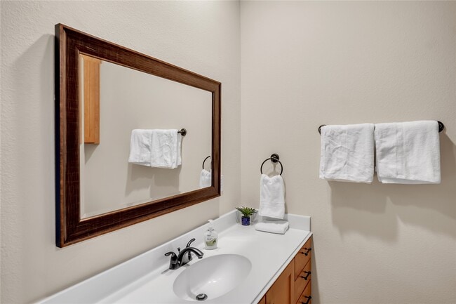 Building Photo - 2318 Camden Dr