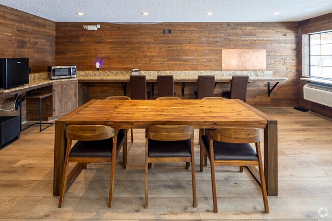 Clubhouse - Oxbow Apartments