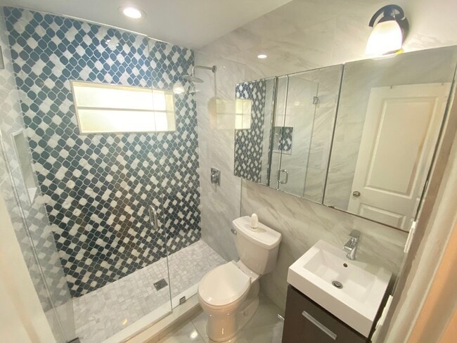 Photo - 1001 E Pine St