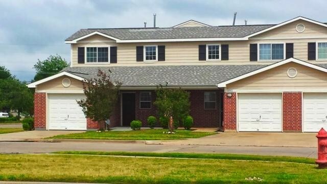 Photo - Logan's Pointe