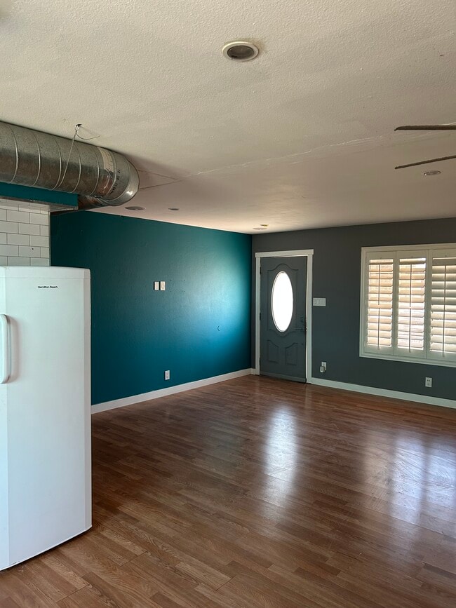 Building Photo - 1230 W Manhatton Dr Rental