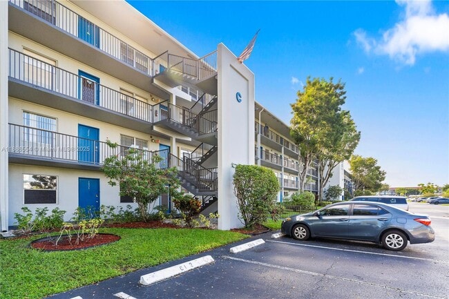 Photo - 301 SW 135th Ave Unidad 105C