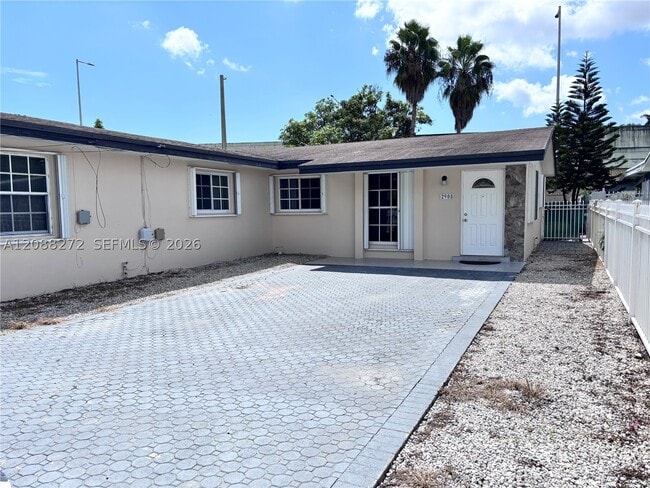 Building Photo - 2906 NW 13th St Unit 2908