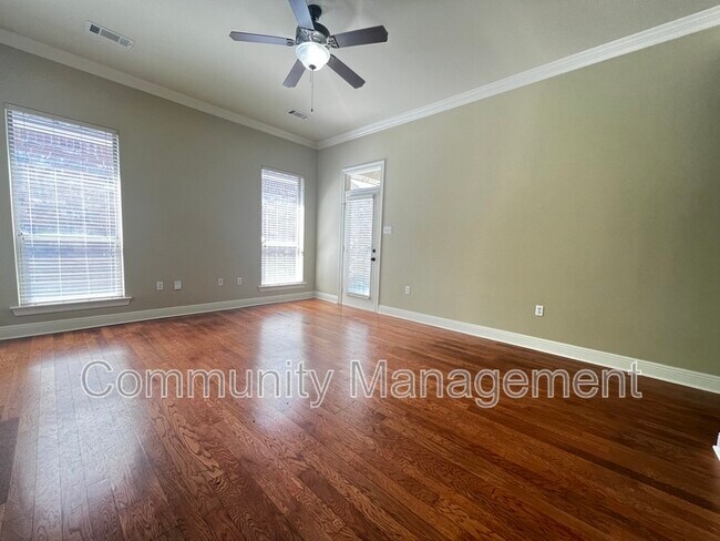 Photo - 610 Spring Cove Dr