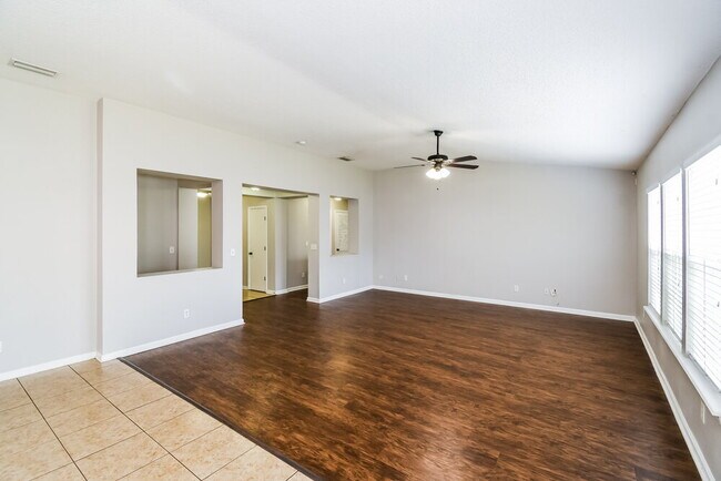 Photo - 2285 Brian Lakes Dr E