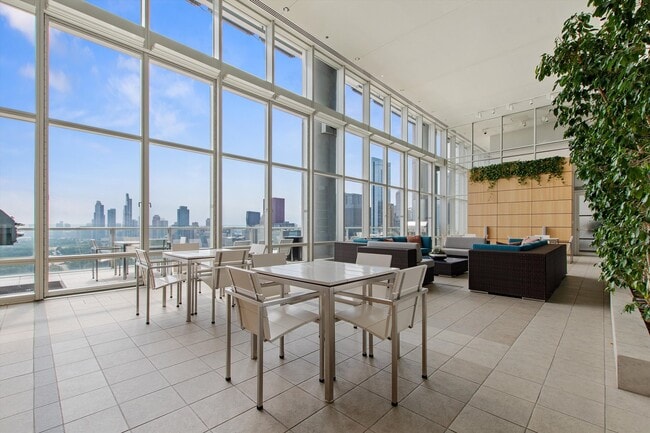 Photo - 340 E Randolph St