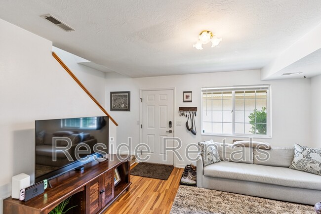 Photo - 1637 Talon Dr